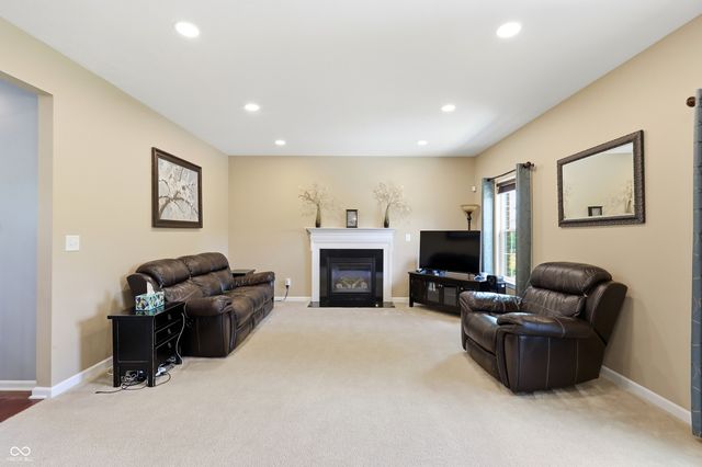 5825 Somerset Boulevard E, Bargersville, IN 46106