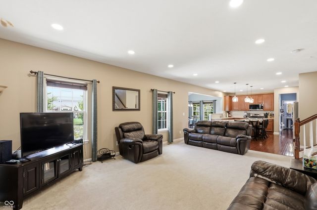 5825 Somerset Boulevard E, Bargersville, IN 46106