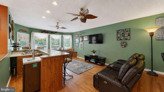4 WHITEWATER LN, Egg Harbor Township, NJ 08234
