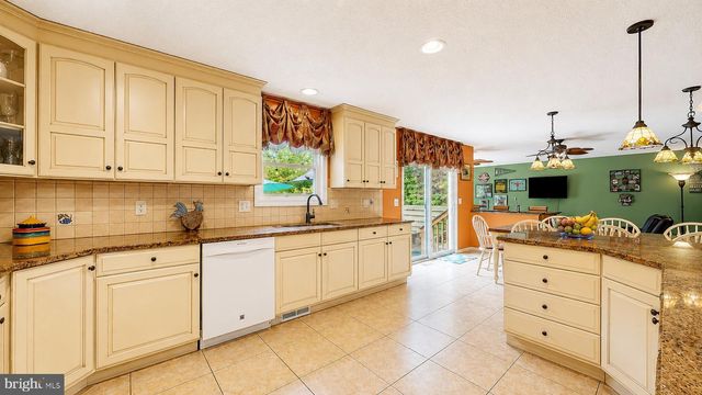 4 WHITEWATER LN, Egg Harbor Township, NJ 08234