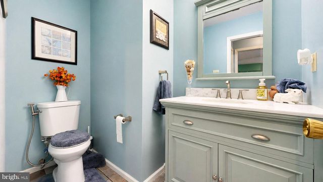 4 WHITEWATER LN, Egg Harbor Township, NJ 08234