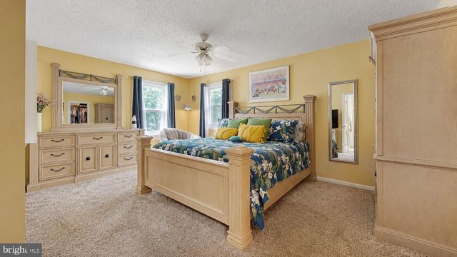 4 WHITEWATER LN, Egg Harbor Township, NJ 08234