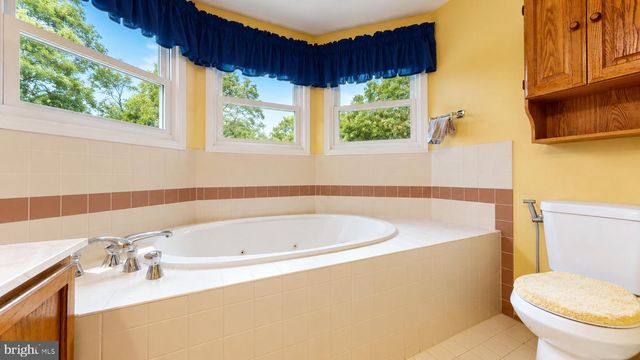 4 WHITEWATER LN, Egg Harbor Township, NJ 08234