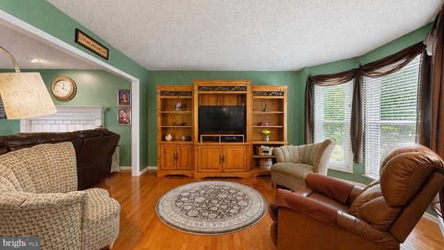 4 WHITEWATER LN, Egg Harbor Township, NJ 08234