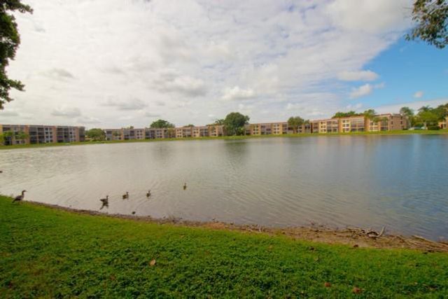 6007 CORAL LAKE Drive 107, Margate, FL 33063
