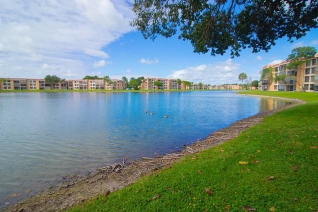 6007 CORAL LAKE Drive 107, Margate, FL 33063