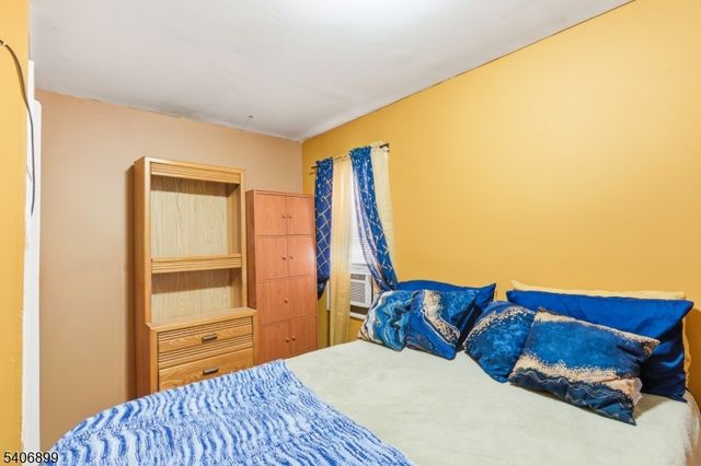 65 Cambridge St, East Orange City, NJ 07018