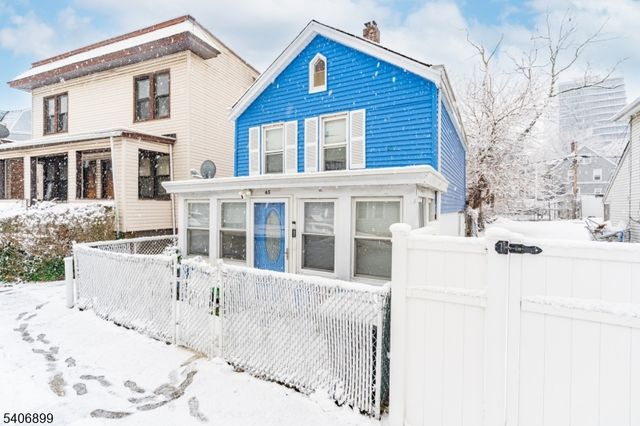 65 Cambridge St, East Orange City, NJ 07018