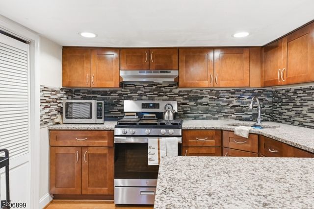 65 Cambridge St, East Orange City, NJ 07018