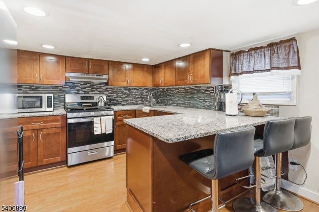 65 Cambridge St, East Orange City, NJ 07018