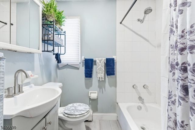 65 Cambridge St, East Orange City, NJ 07018