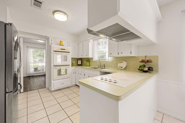 8222 Middlebury Lane, Houston, TX 77070