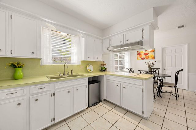 8222 Middlebury Lane, Houston, TX 77070