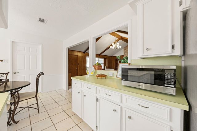 8222 Middlebury Lane, Houston, TX 77070