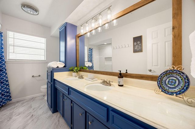 8222 Middlebury Lane, Houston, TX 77070