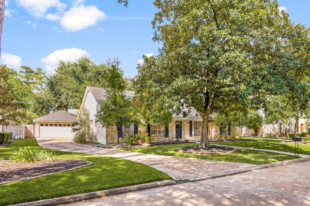 8222 Middlebury Lane, Houston, TX 77070
