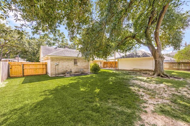 8222 Middlebury Lane, Houston, TX 77070