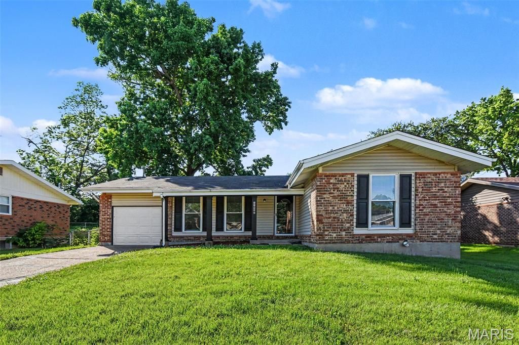 11952 Cato Drive, Florissant, MO 63033