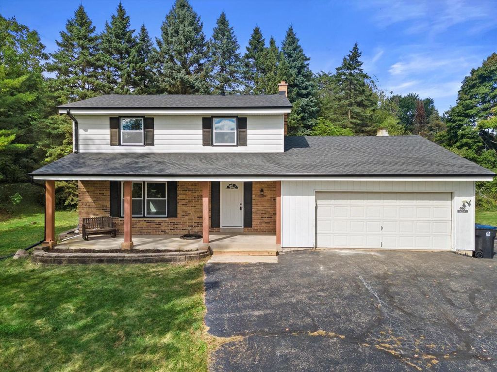 S80W23790 Parkview DRIVE, Big Bend, WI 53103