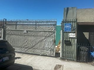 9705 S Broadway, Los Angeles, CA 90003