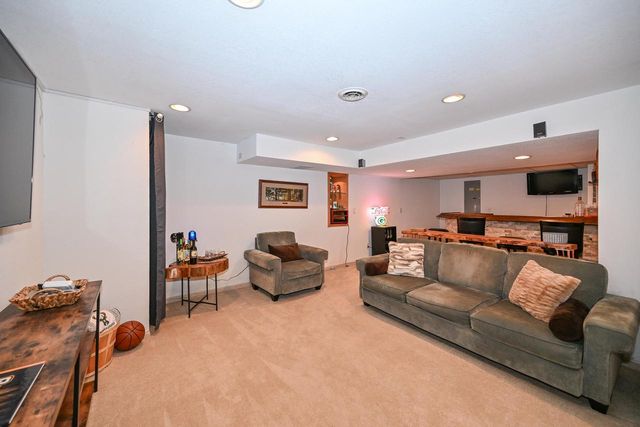 7613 S 83rd STREET, Franklin, WI 53132
