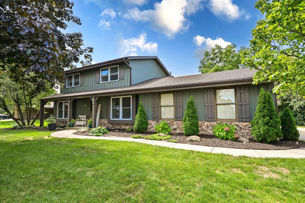 7613 S 83rd STREET, Franklin, WI 53132