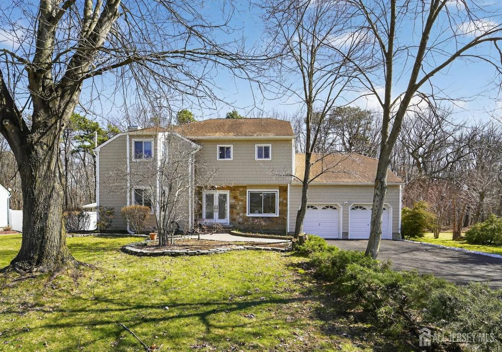 17 Willow Drive, Old Bridge, NJ 08857