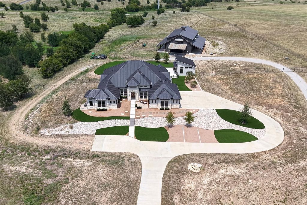 11103 E Rocky Creek Road, Crowley, TX 76036 — photo 2