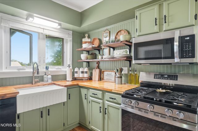 2115 Albon Road, Holland, OH 43528