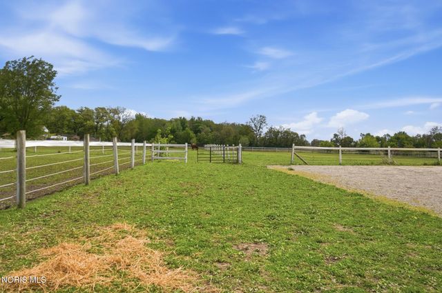 2115 Albon Road, Holland, OH 43528
