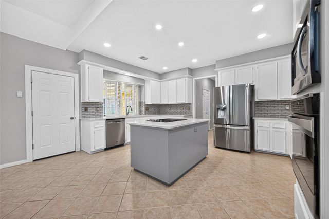 19902 Wood Walk Ln Lane, Humble, TX 77346