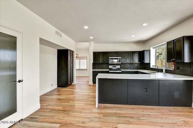 3845 E WINDSONG Drive, Phoenix, AZ 85048