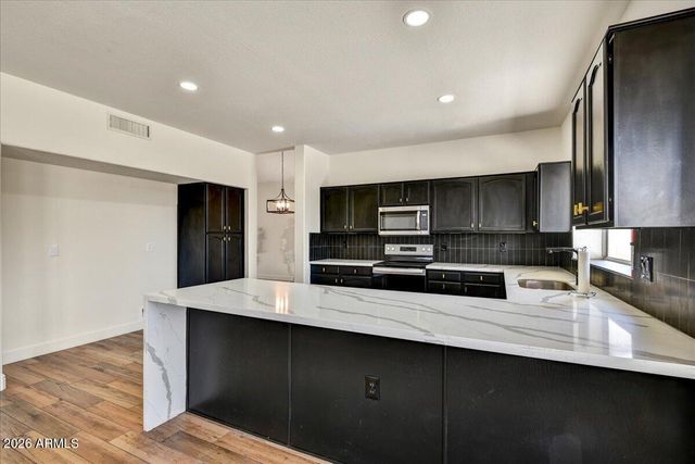3845 E WINDSONG Drive, Phoenix, AZ 85048