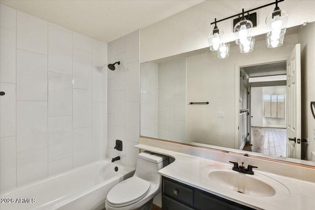 3845 E WINDSONG Drive, Phoenix, AZ 85048