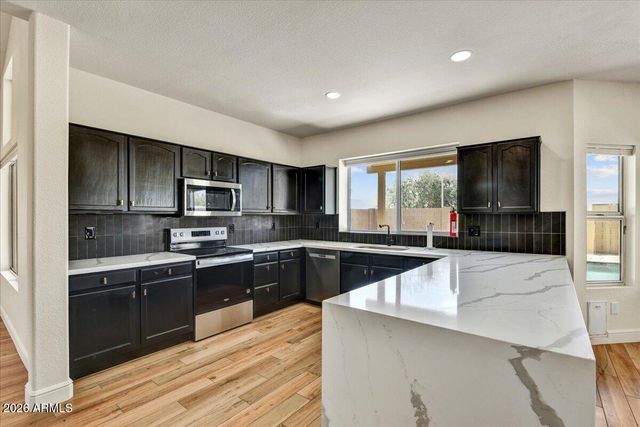 3845 E WINDSONG Drive, Phoenix, AZ 85048
