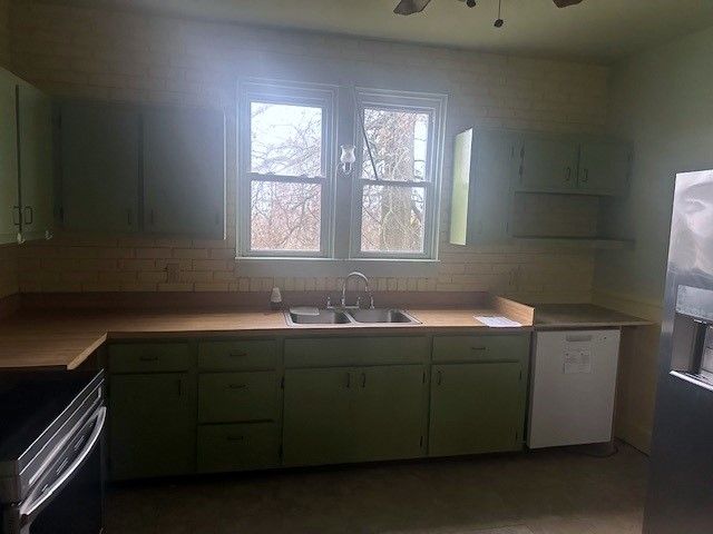 275 Evans City Rd, Twp Of But Nw, PA 16001