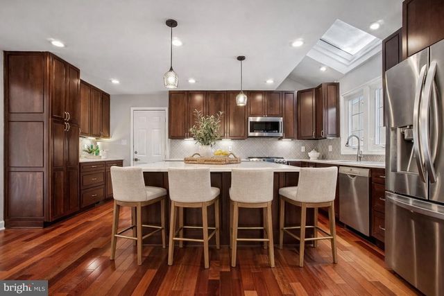 15320 JORDANS JOURNEY DR, Centreville, VA 20120