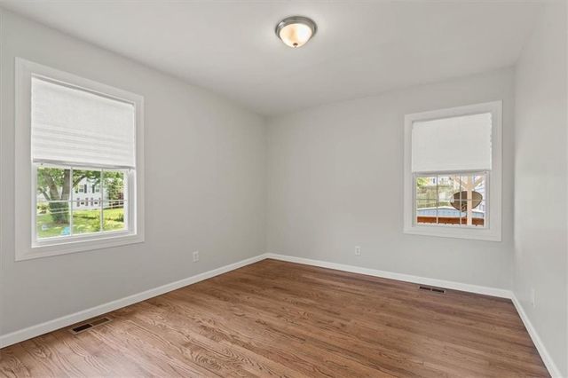 307 E 3rd Drive S, Independence, MO 64050