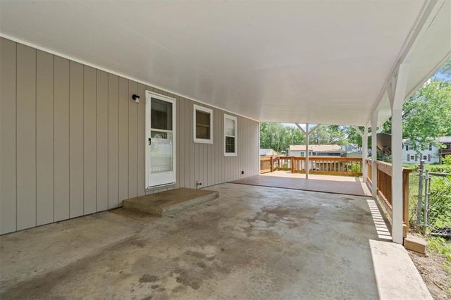 307 E 3rd Drive S, Independence, MO 64050