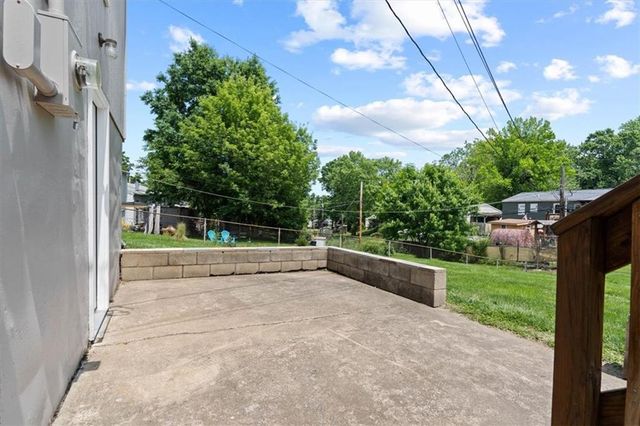 307 E 3rd Drive S, Independence, MO 64050