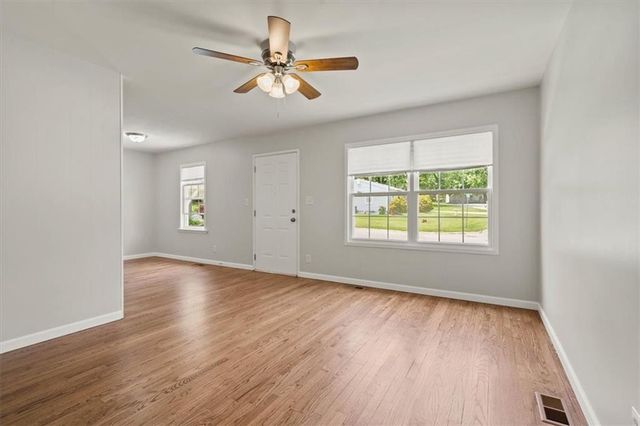 307 E 3rd Drive S, Independence, MO 64050