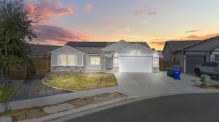 1922 W River Avenue, Porterville, CA 93257