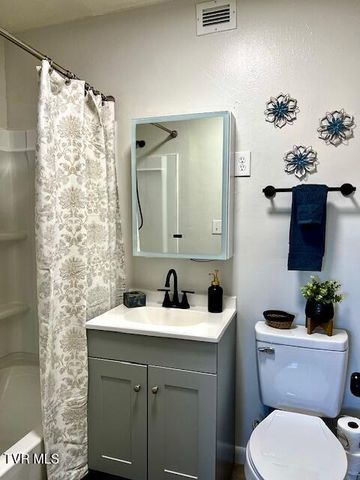 1225 Carriage Circle 101, Bristol, VA 24201