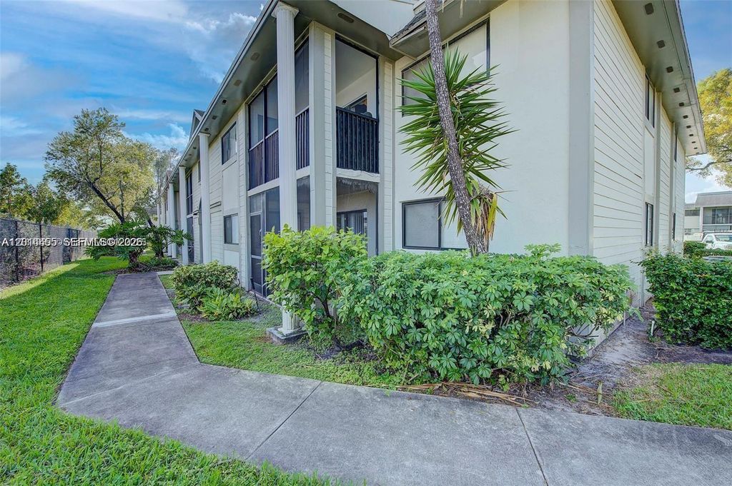 20680 NE 4th Ct 204, Miami, FL 33179