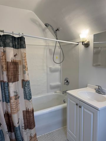 101 NE 6TH AVE, Minot, ND 58703