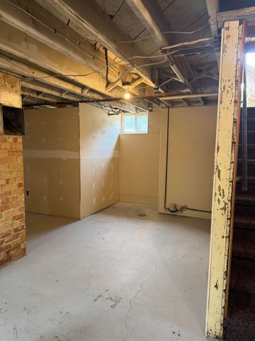 101 NE 6TH AVE, Minot, ND 58703