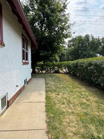 101 NE 6TH AVE, Minot, ND 58703