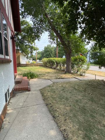 101 NE 6TH AVE, Minot, ND 58703