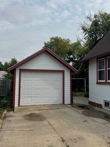 101 NE 6TH AVE, Minot, ND 58703