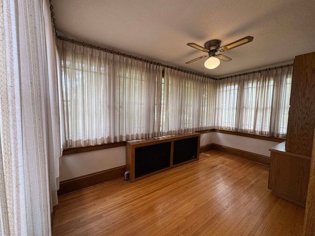 101 NE 6TH AVE, Minot, ND 58703
